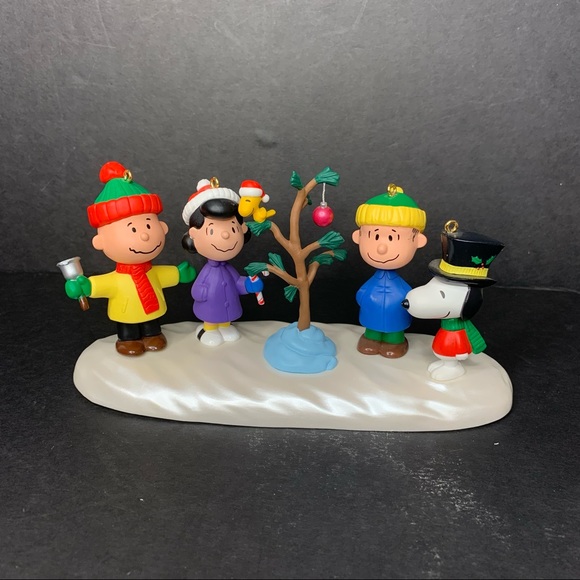 Peanuts Art Hallmark Peanuts Season Of Joy Charlie Brown Christmas